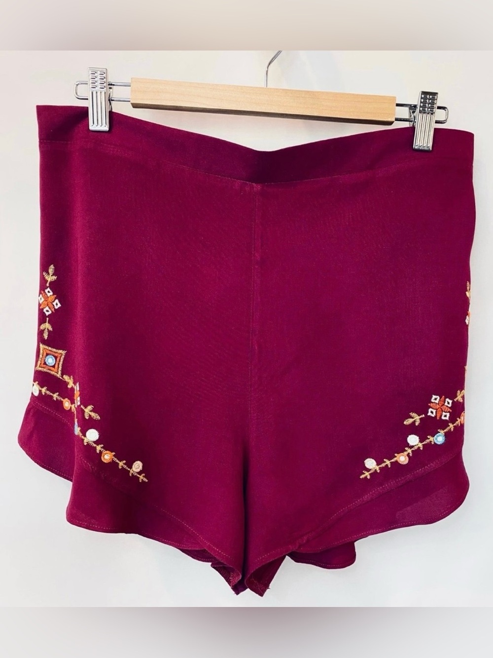 Xhilaration Burgundy Pull On Shorts Size Large Embroidered Design Boho Flowy